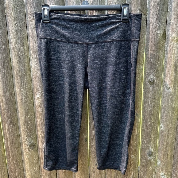 Athleta Pants - Athleta Women's Capri Leggings in Heather Gray Odyssey Chaturanga - 268529 (Med)